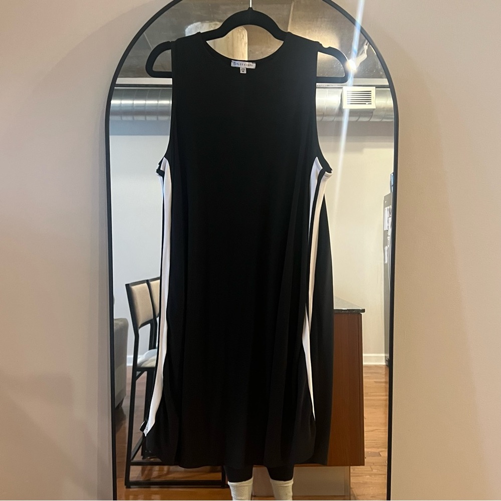 Annalee & Hope sleeveless black sheath dress w white stripes on each side, XL